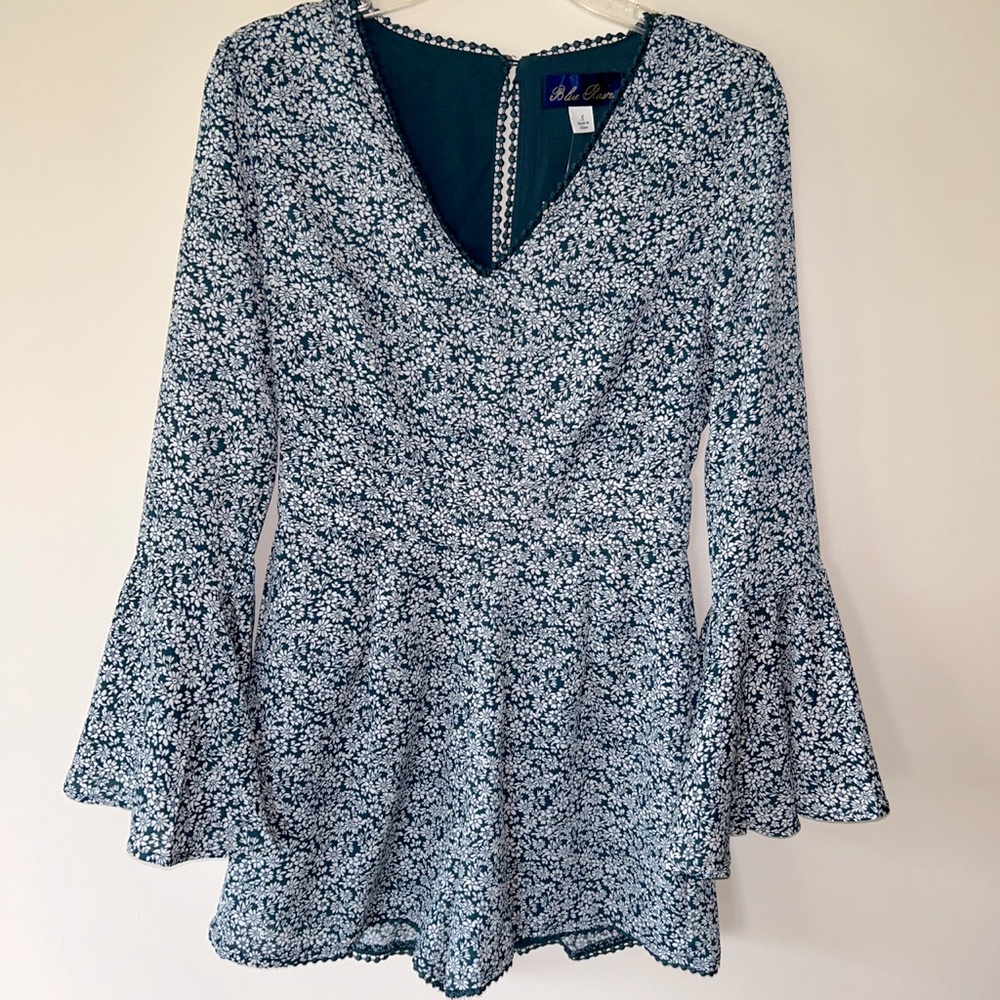 Blue Rain shorts romper Francesca’s w/ bell sleeves, teal blue floral, NWT, sz S